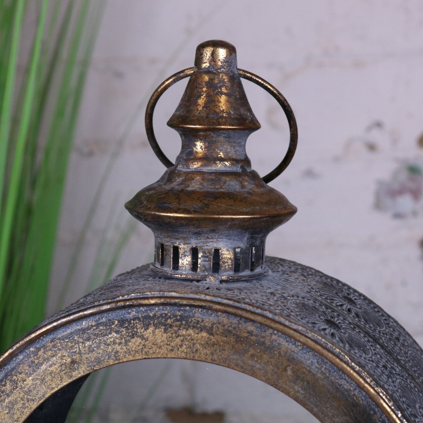Devra Vintage Style Round Lantern - Closeup of Handle