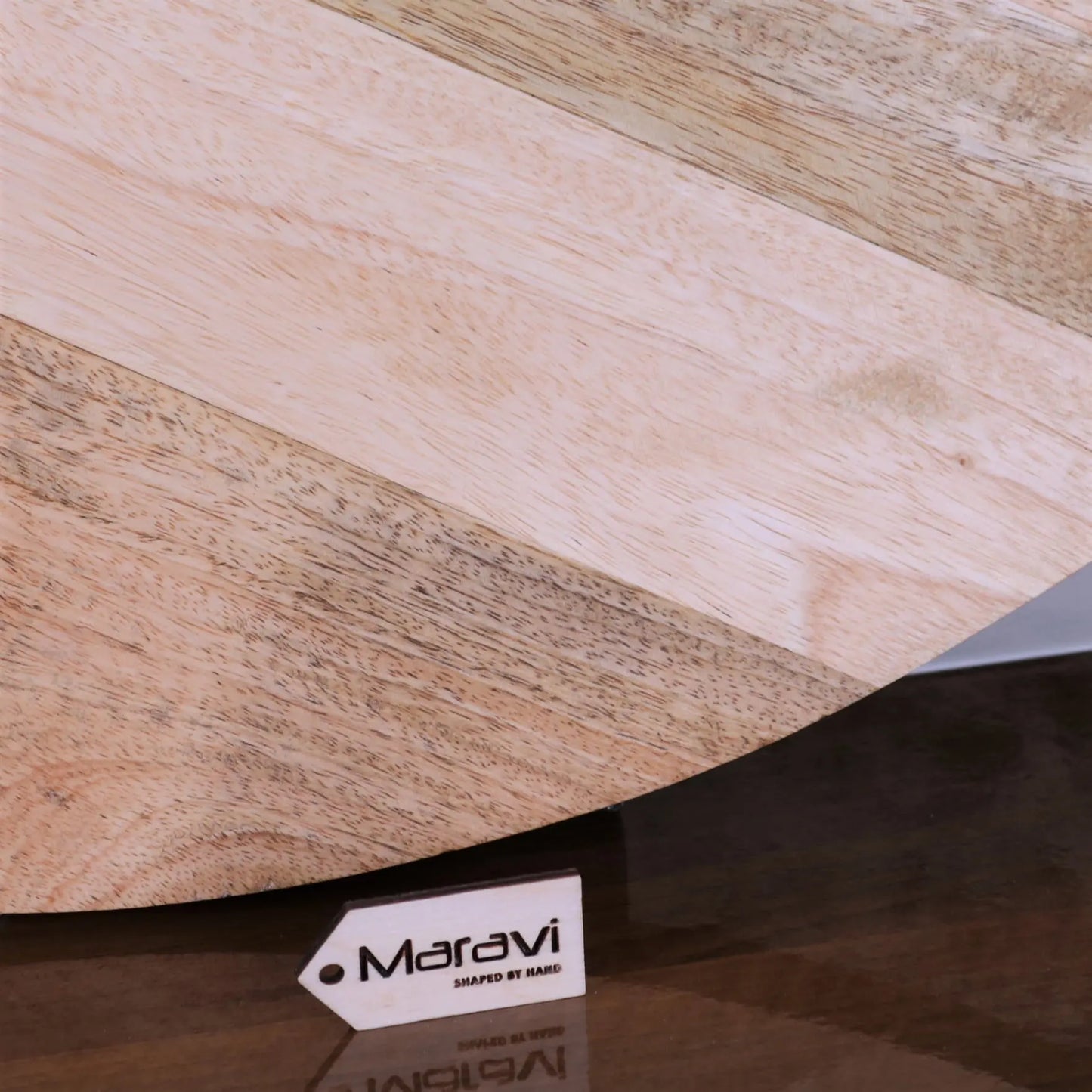 Dili Heart Shape Chopping Board - Closeup of Wood grain