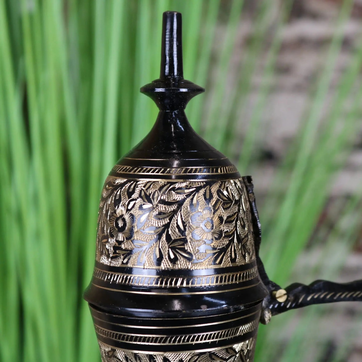 Aravalli Aftaba Brass Arabian Jug Vase Ornament - Closeup of Lid