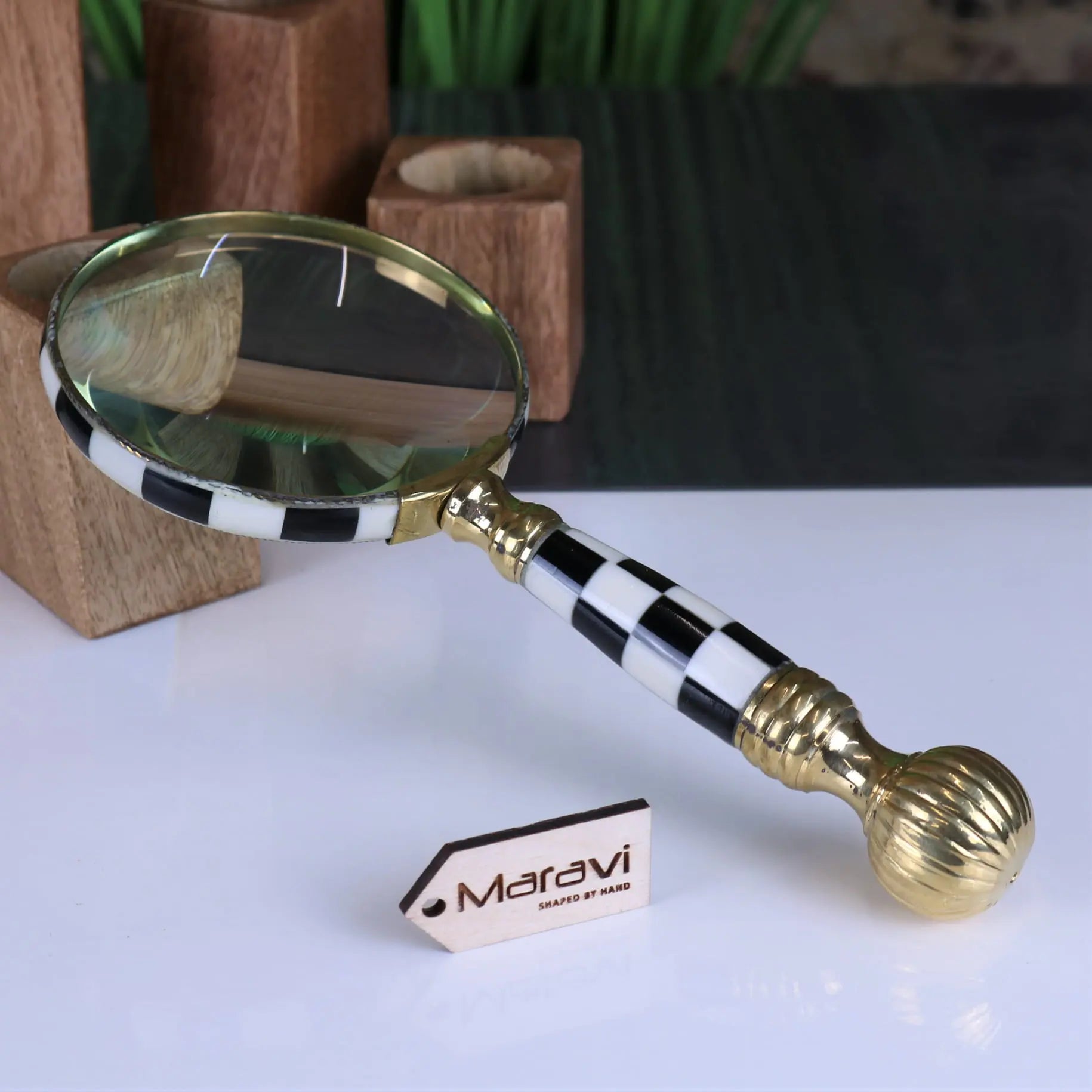 Small Magnifying Glass, with Handle, Filigree