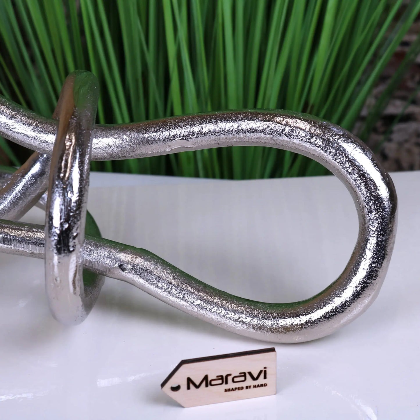 Armo Metal Knot Luxury Ornament - Closeup End Section