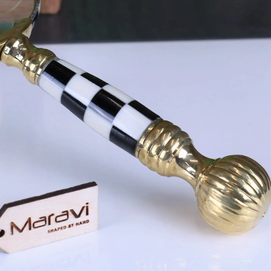 Jaintia Magnifying Glass Humbug Vintage Style - Closeup of Handle