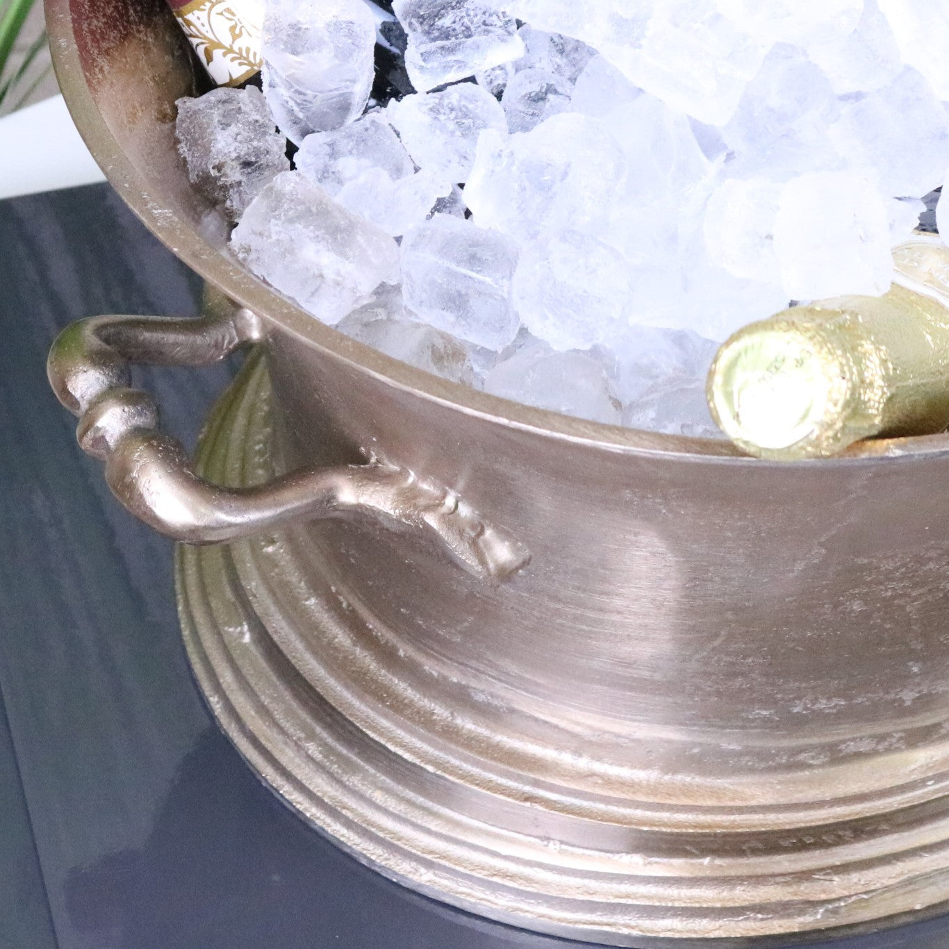 Moyar Champagne Bucket Large Ice Bath Champagne Gold - Closeup of Handle