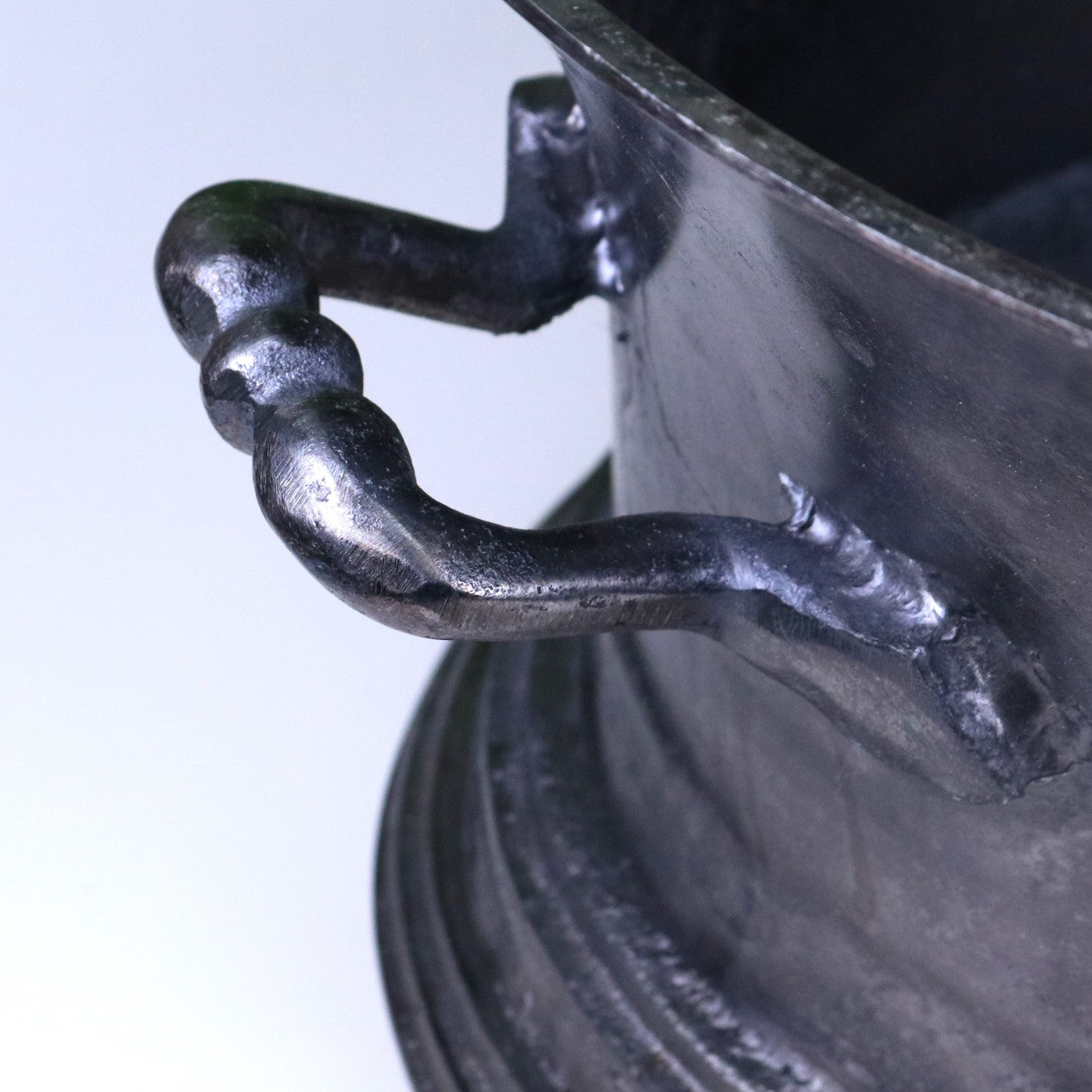 Moyar Champagne Bucket Large Ice Bath Gunmetal - Closeup of Handle