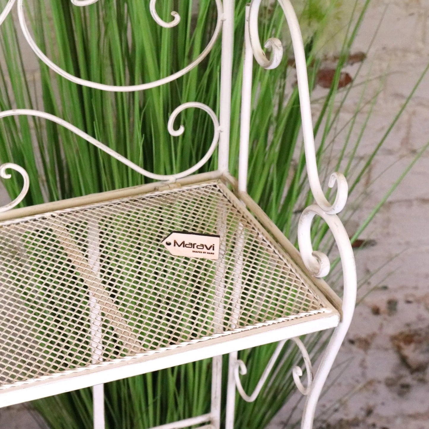 Pavitra 3 Tier Garden Shelving Unit - Closeup of Paint