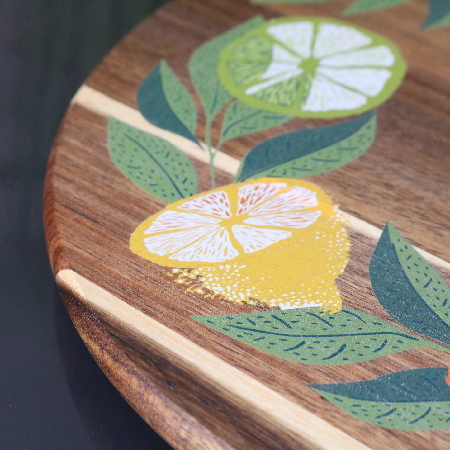Saitras 35cm Wooden Lazy Susan Citrus Design - Closeup Of Design