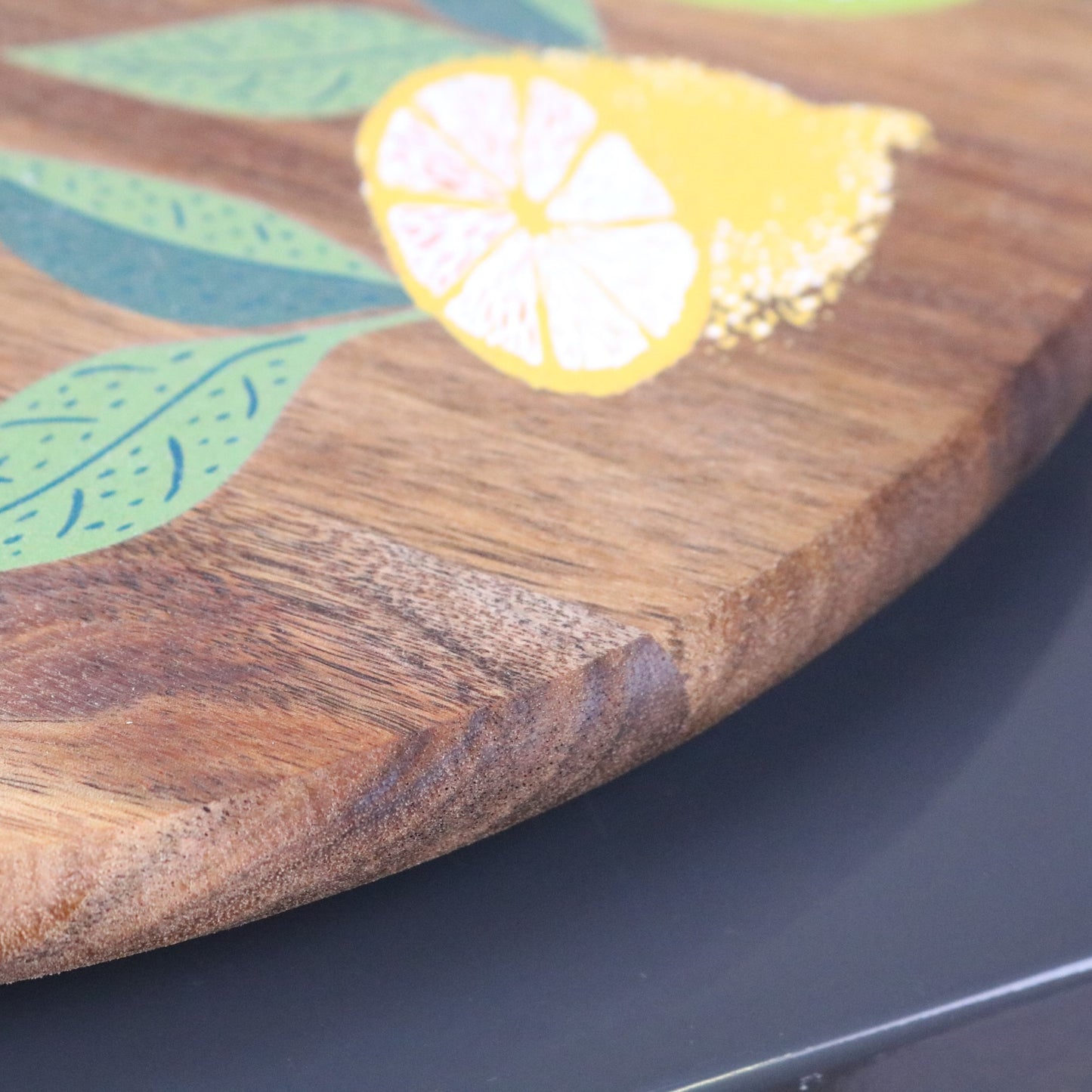 Saitras 35cm Wooden Lazy Susan Citrus Design - Closeup of Edge