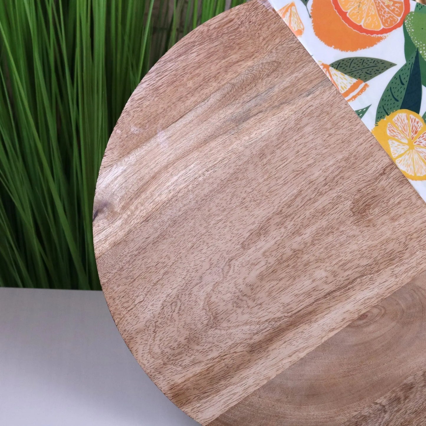 Saitras Round Chopping Board 48cm Enamel Citrus Design - Closeup of Woodgrain