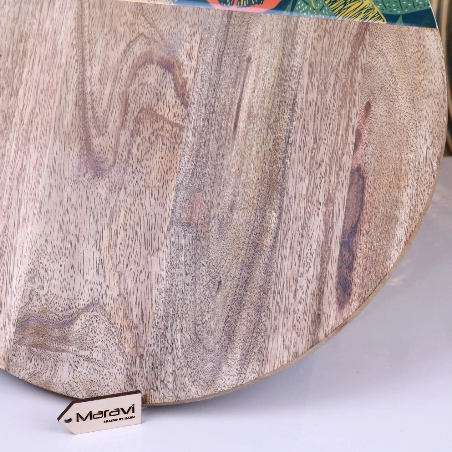 Saitras Round Chopping Board 48cm Enamel Citrus Design - Green - Closeup of Wood Grain