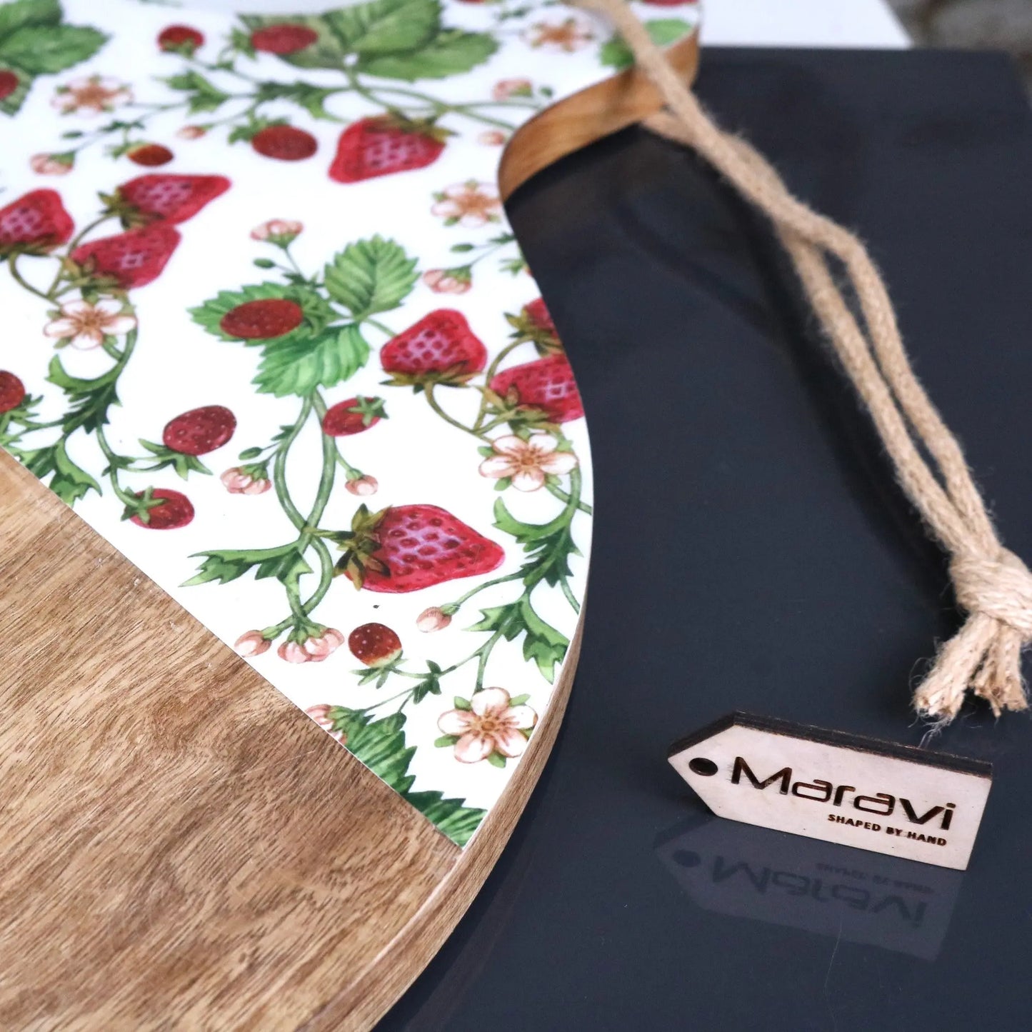 Thaniya Round Chopping Board 48cm Enamel Strawberry Field Design - Closeup of Design