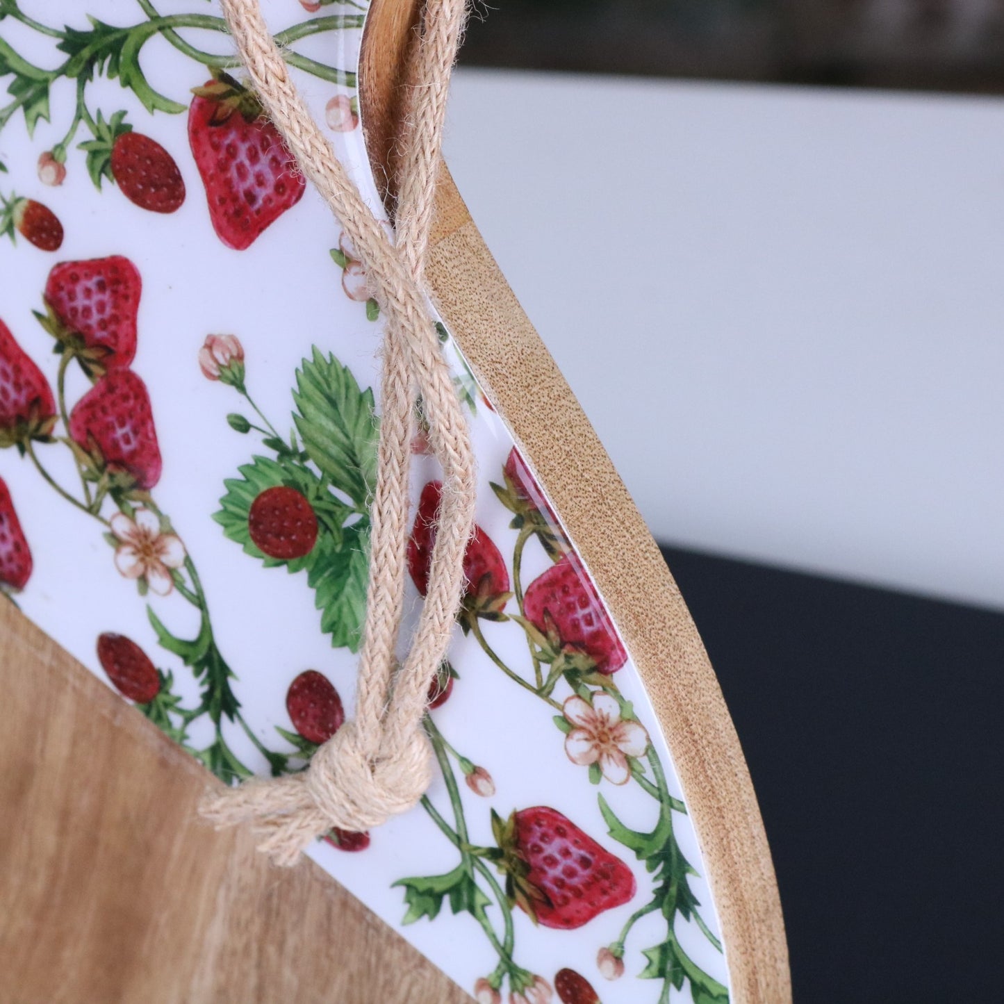 Thaniya Round Chopping Board 48cm Enamel Strawberry Field Design - Closeup of Edge