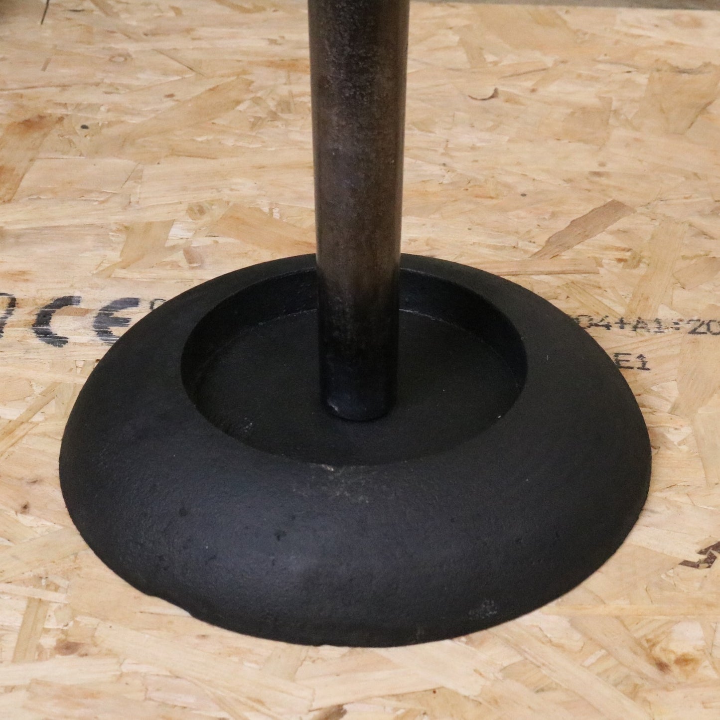 Ural Vintage Metal Coat Stand Gunmetal Colour - Closeup of Base