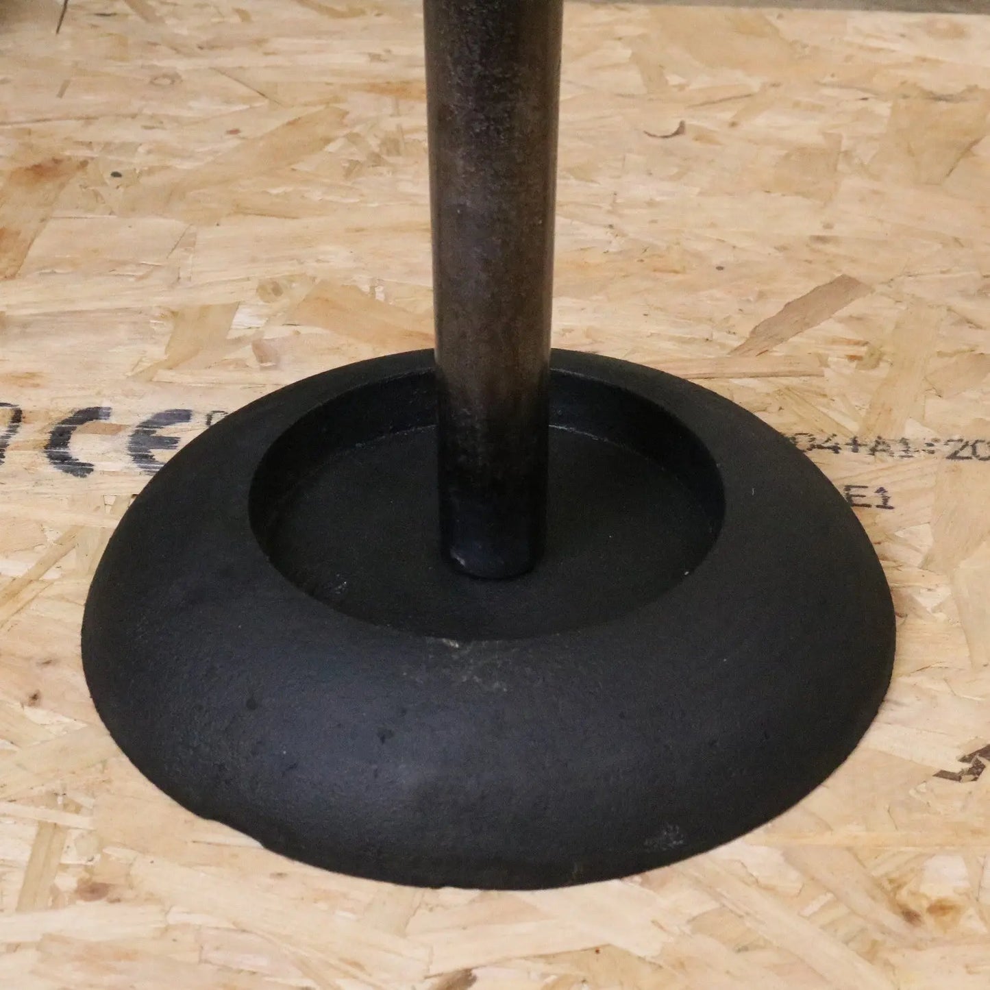 Ural Vintage Metal Coat Stand Gunmetal Colour - Closeup of Base