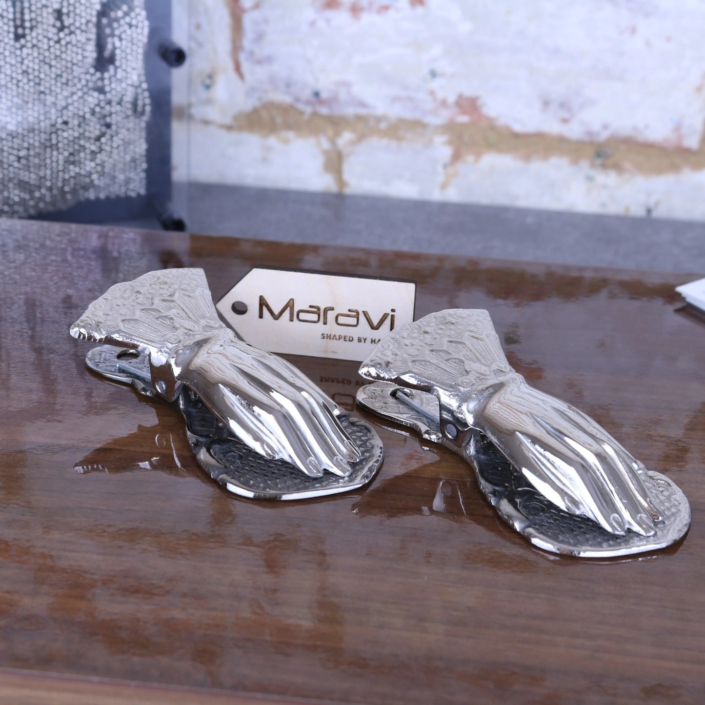 Nalot Hand Shaped Luxury Desk Paper Holder Side View