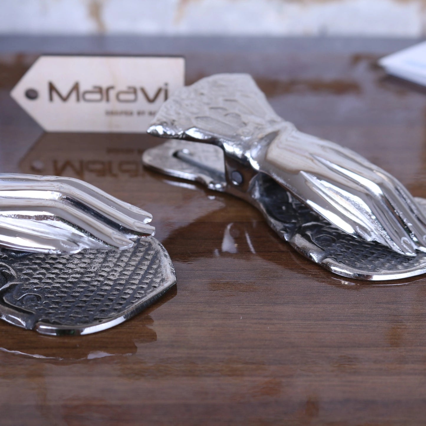 Nalot Hand Shaped Luxury Desk Paper Holder Closeup