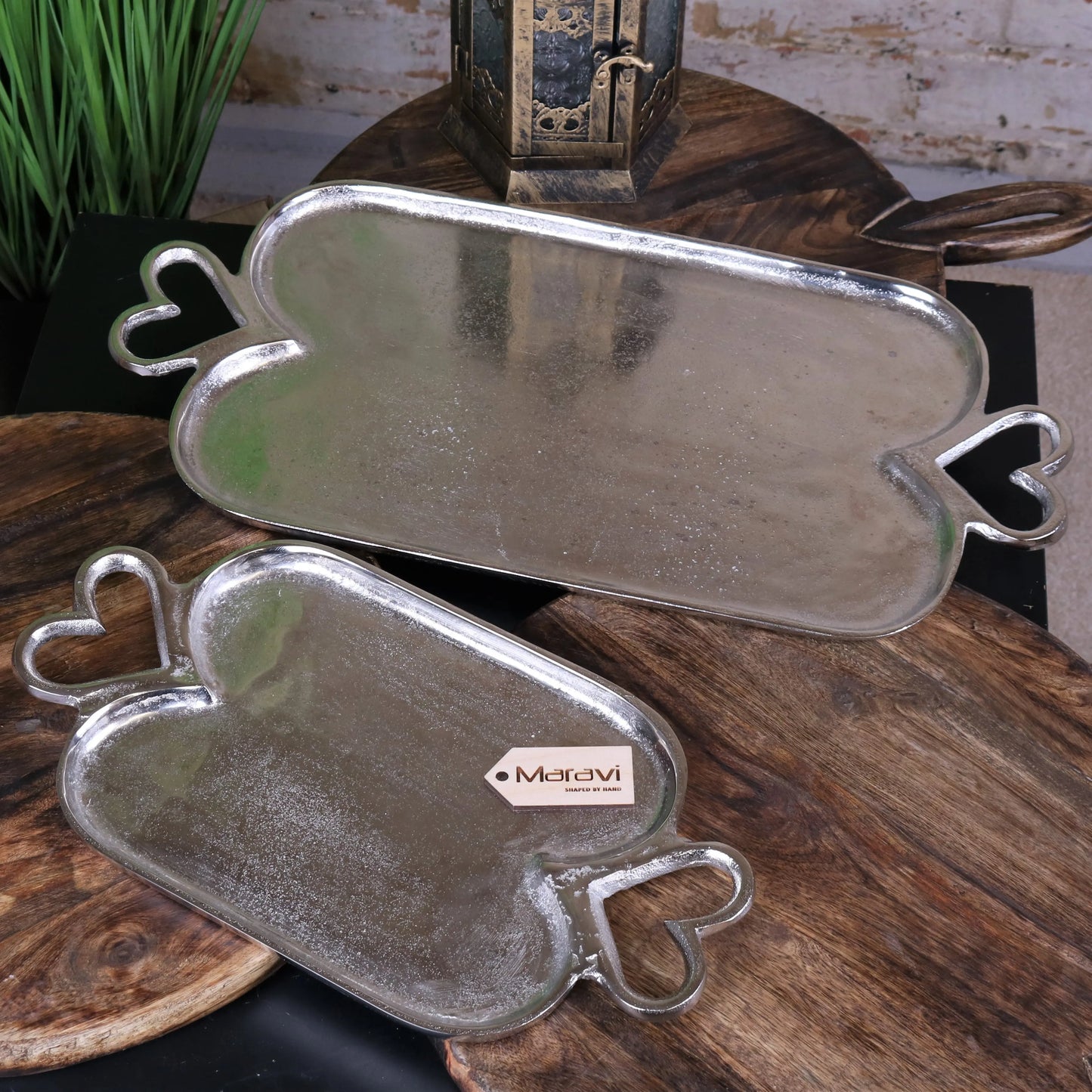 Punji Set of 2 Metal Trays with Heart Shape Handles Maravi