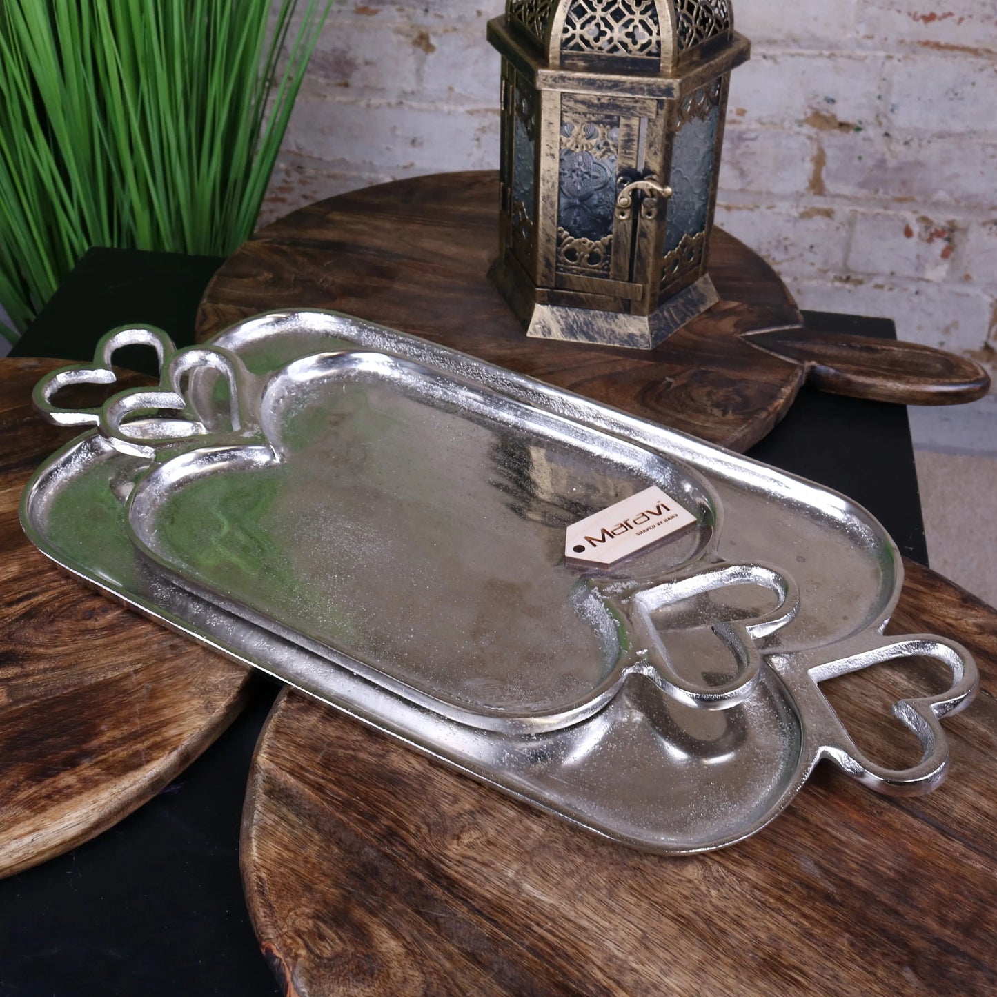 Punji Set of 2 Metal Trays with Heart Shape Handles Maravi