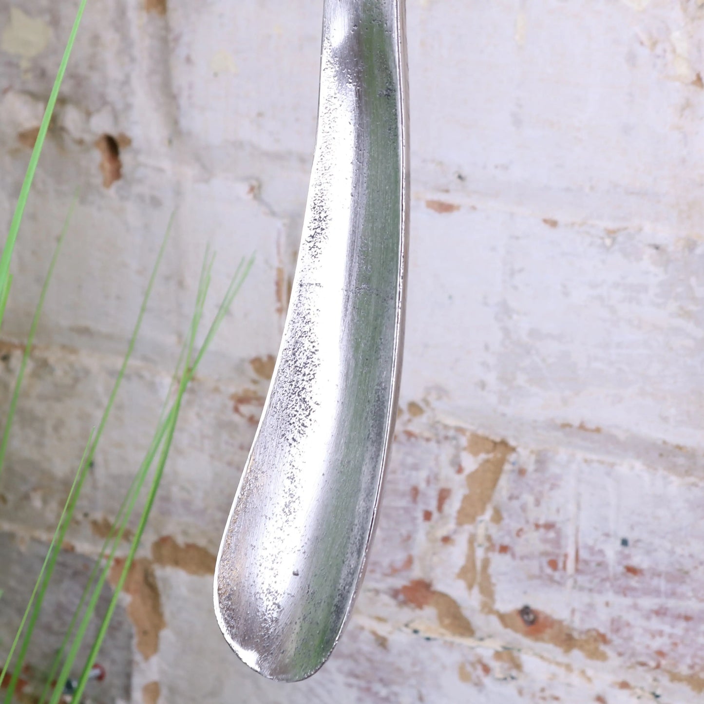 Kelsih Chunky Metal Vintage Style Shoe Horn Closeup of Bottom Half