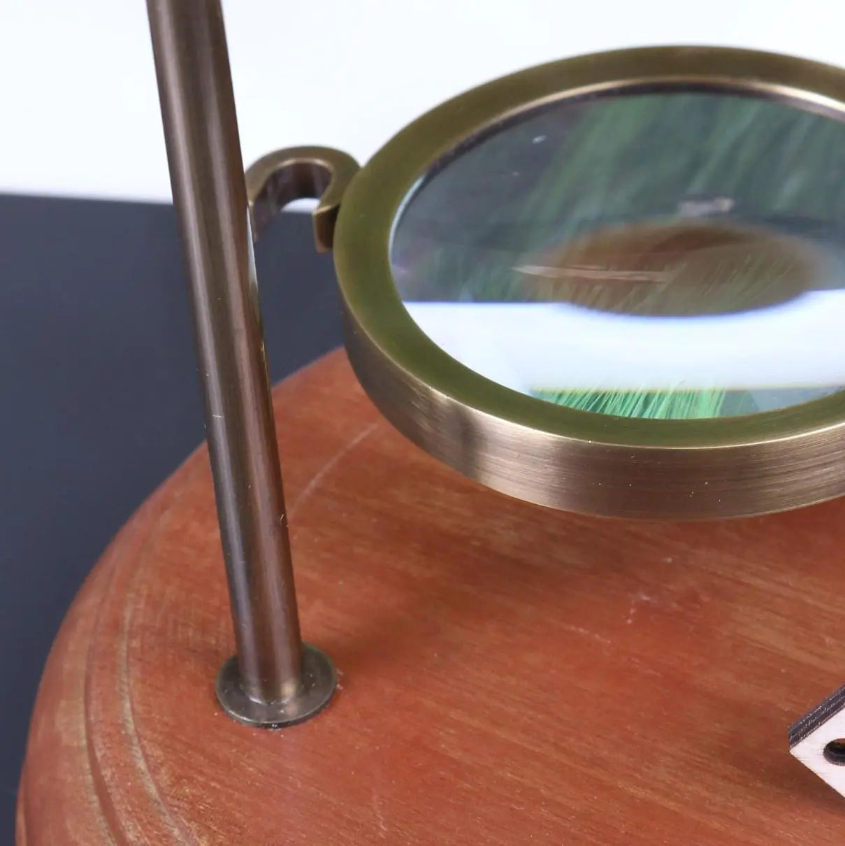 Diari Tower Magnifier 3 Level Antique Style Closeup of Pole