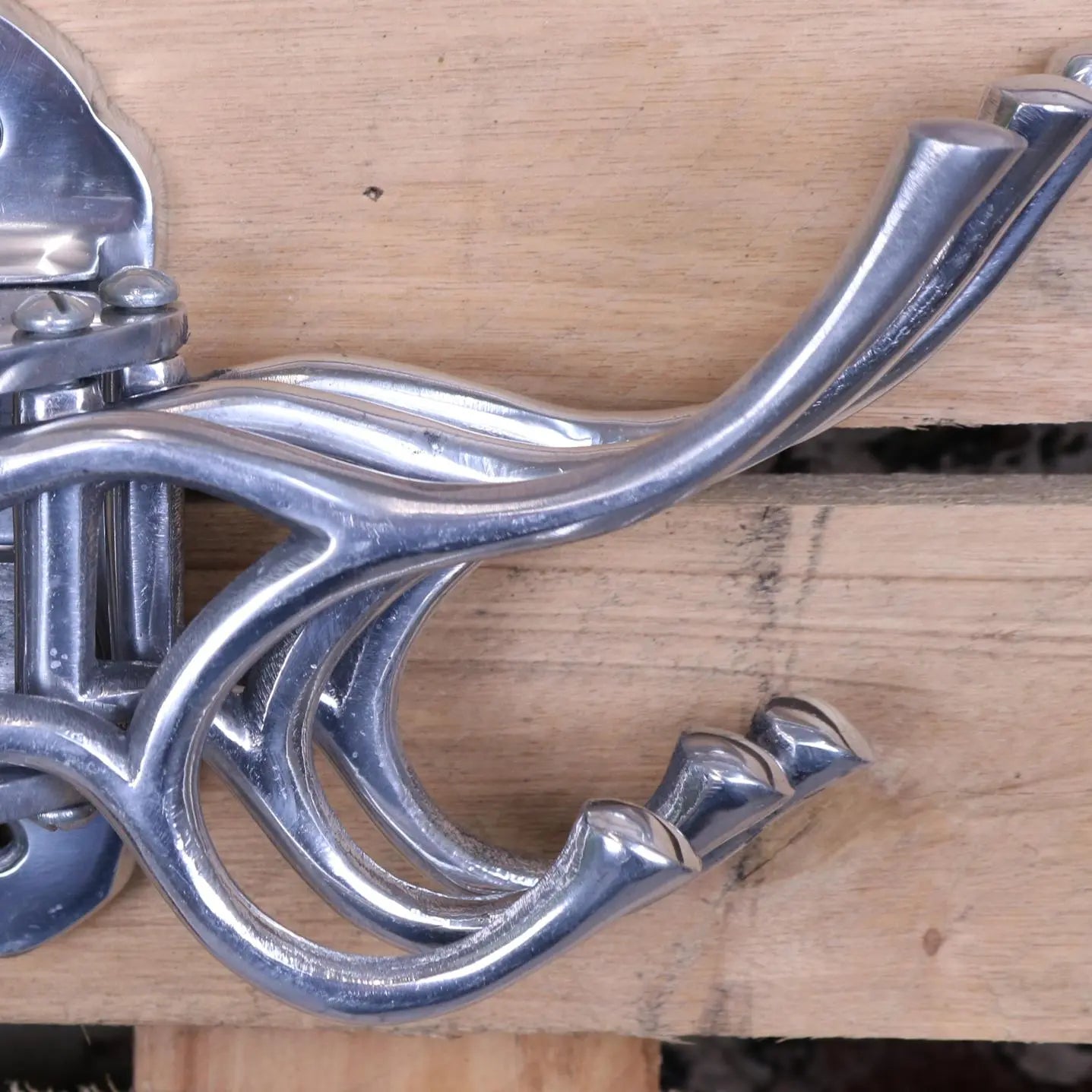 Kesda 5 Way Swivel Coat Hooks - Closeup of Hook