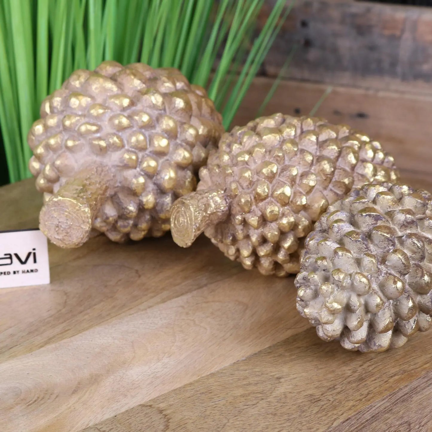 Kurki Set of 3 Pinecones Antiqued - Closeup of stem