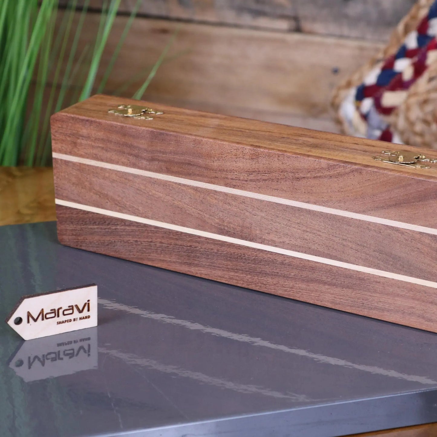 Deori Sheesham Wood Cribbage Game Set - Closeup of Underside of Box