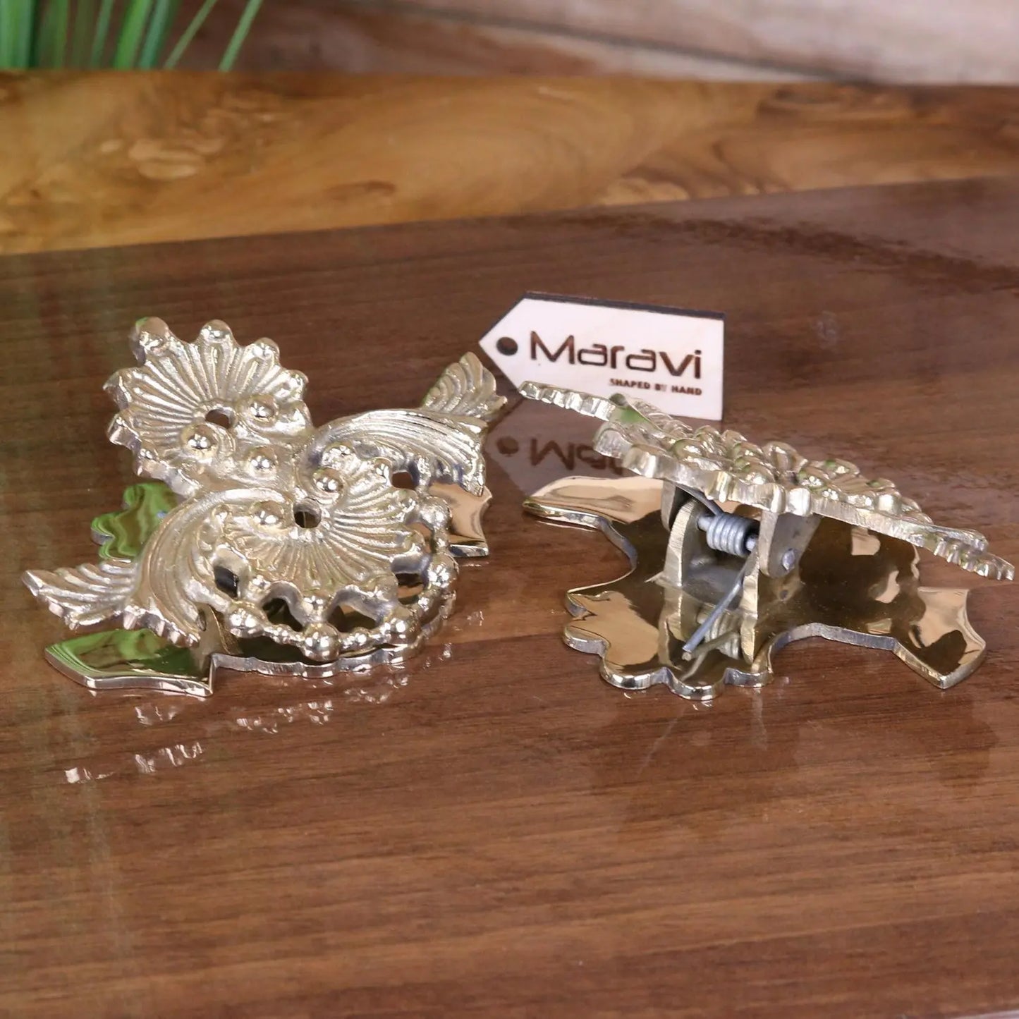 Kui Ornate Victorian Design Luxury Paper Clip Set of 2 - Gold Colour Showing Front and Back