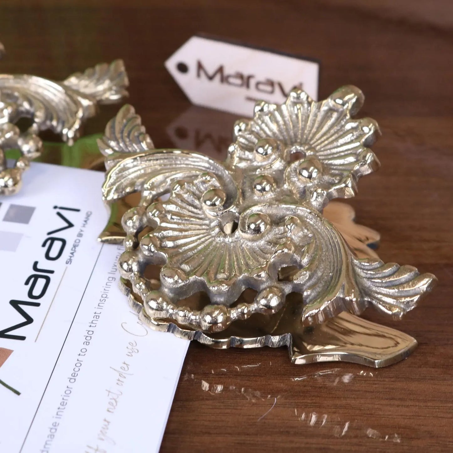 Kui Ornate Victorian Design Luxury Paper Clip Set of 2 - Gold Colour Closeup of Details