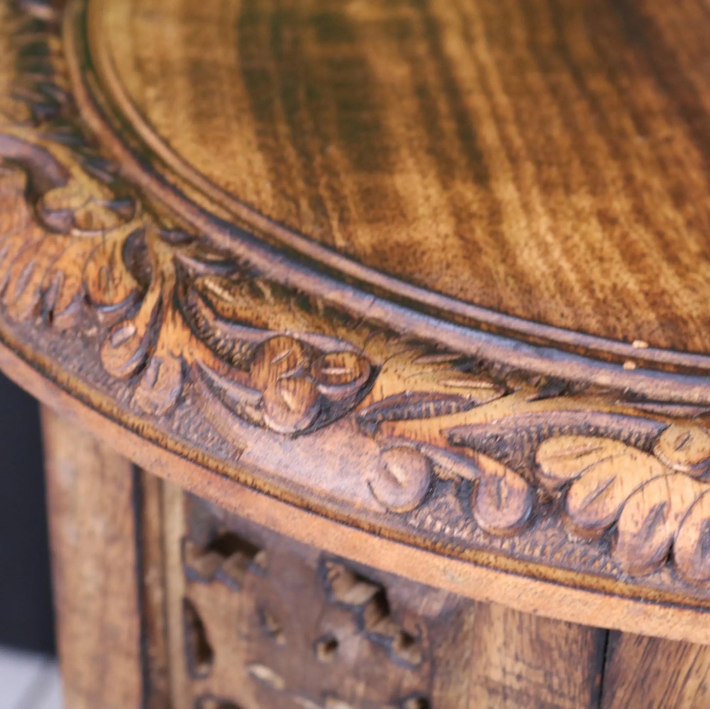 Rengali Medium Side Table Mango Wood Leaf Carving - Closeup of Border Carving