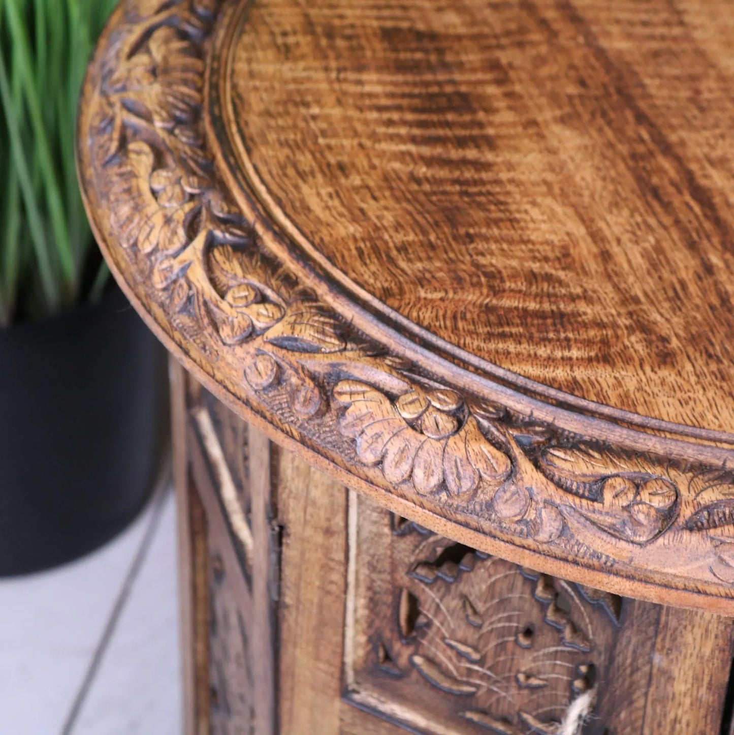 Rengali Large Side Table Mango Wood Leaf Carving - Closeup of Border Carving