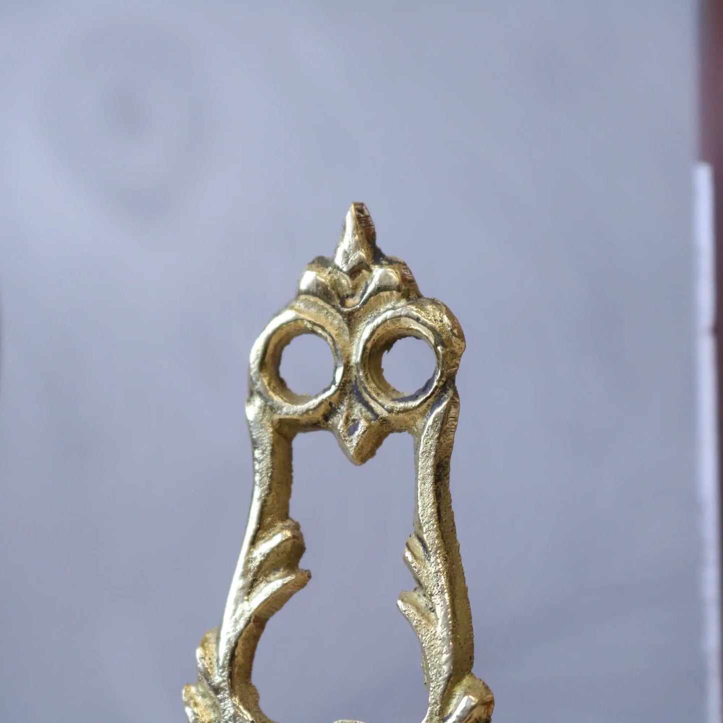 Saramati Set of 3 Mini Brass Easels - Closeup of Peak