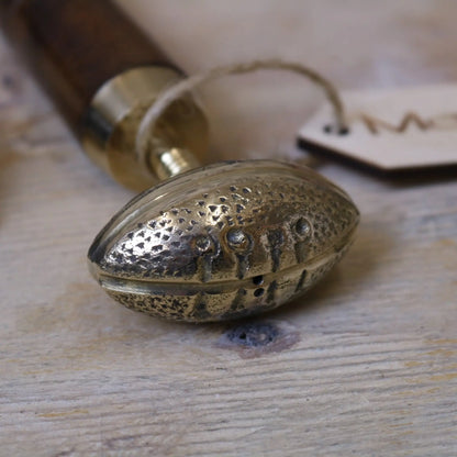 Kalanka Long Shoe Horn Wooden Brass - Rugby Design Closeup