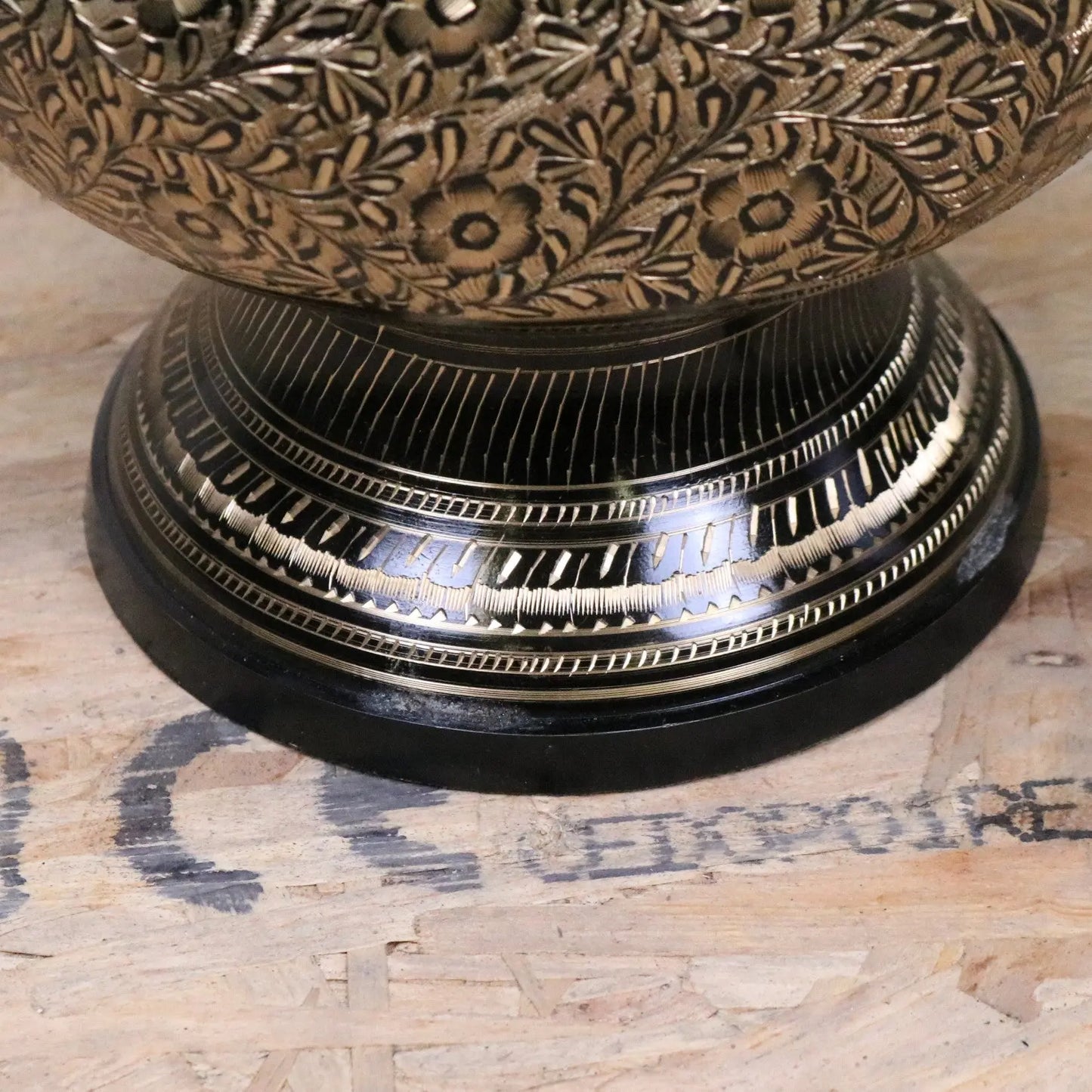 Aravalli Aftaba Brass Arabian Jug Vase Ornament 76cm - Closeup of Base