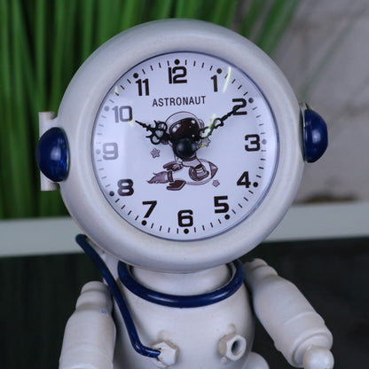 Astronaut Space Clock 19cm - Closeup of Face