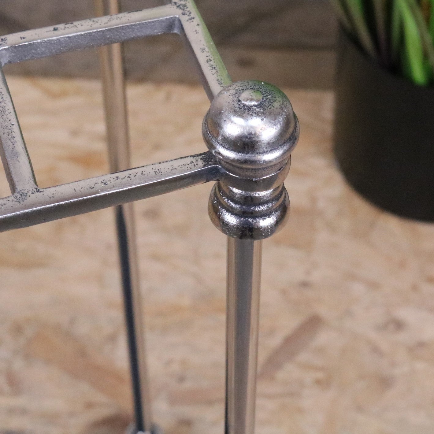 Bitlan Walking Stick Stand - Closeup of Finial 