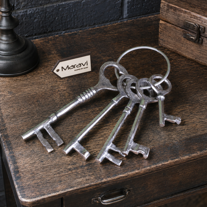 Dubha Vintage Style Bunch of Keys Ornament - Lifestyle Image