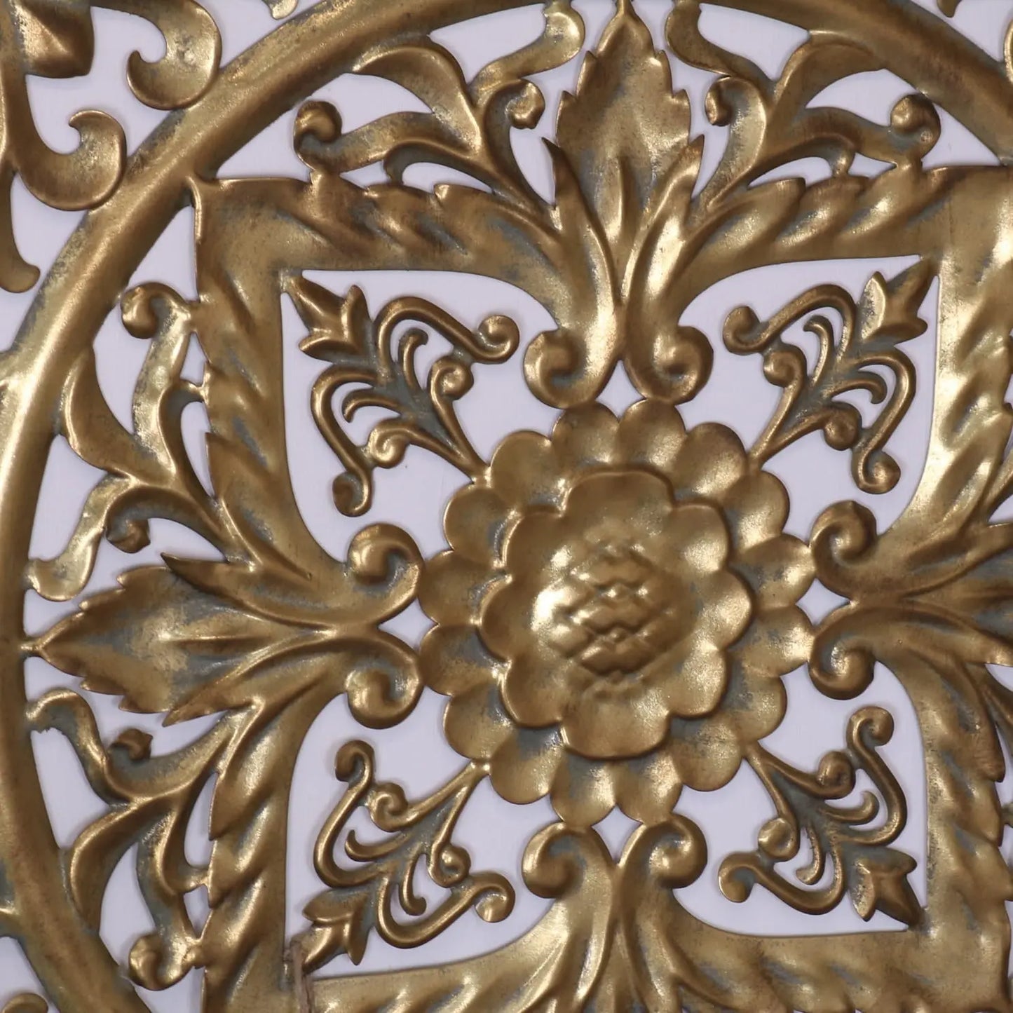 Talwara Square Filigree Gold Wall Art - Closeup of Central Motif