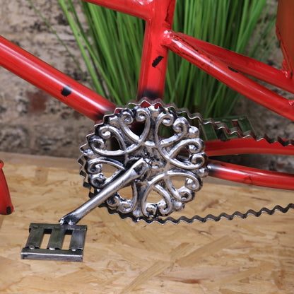 Rahi Vintage Style Mini Tricycle Ornament - Closeup of Pedal and Chain