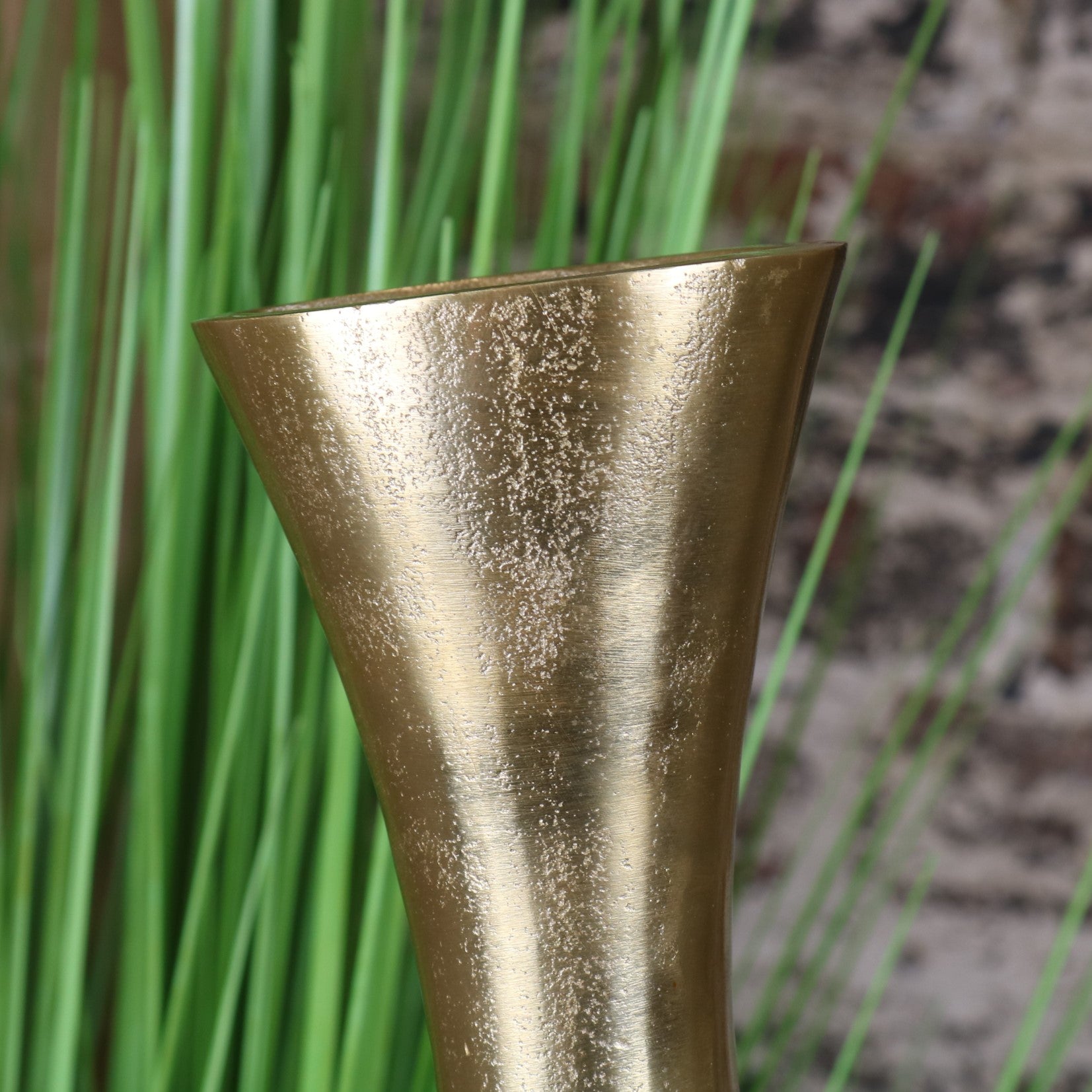 Bedi Metal Gold Vase Swirl Design 48cm - Closeup of Neck