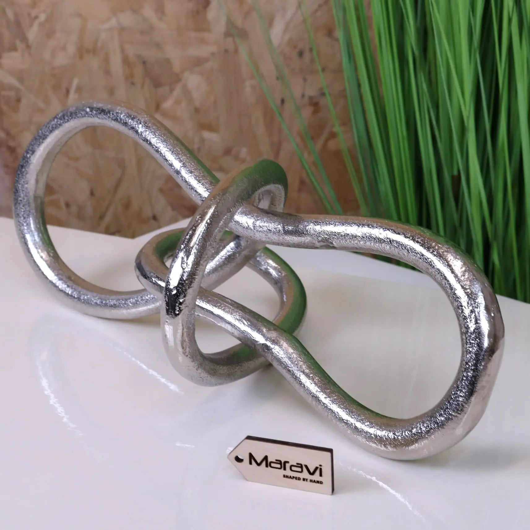 Armo Metal Knot Luxury Ornament - Side View