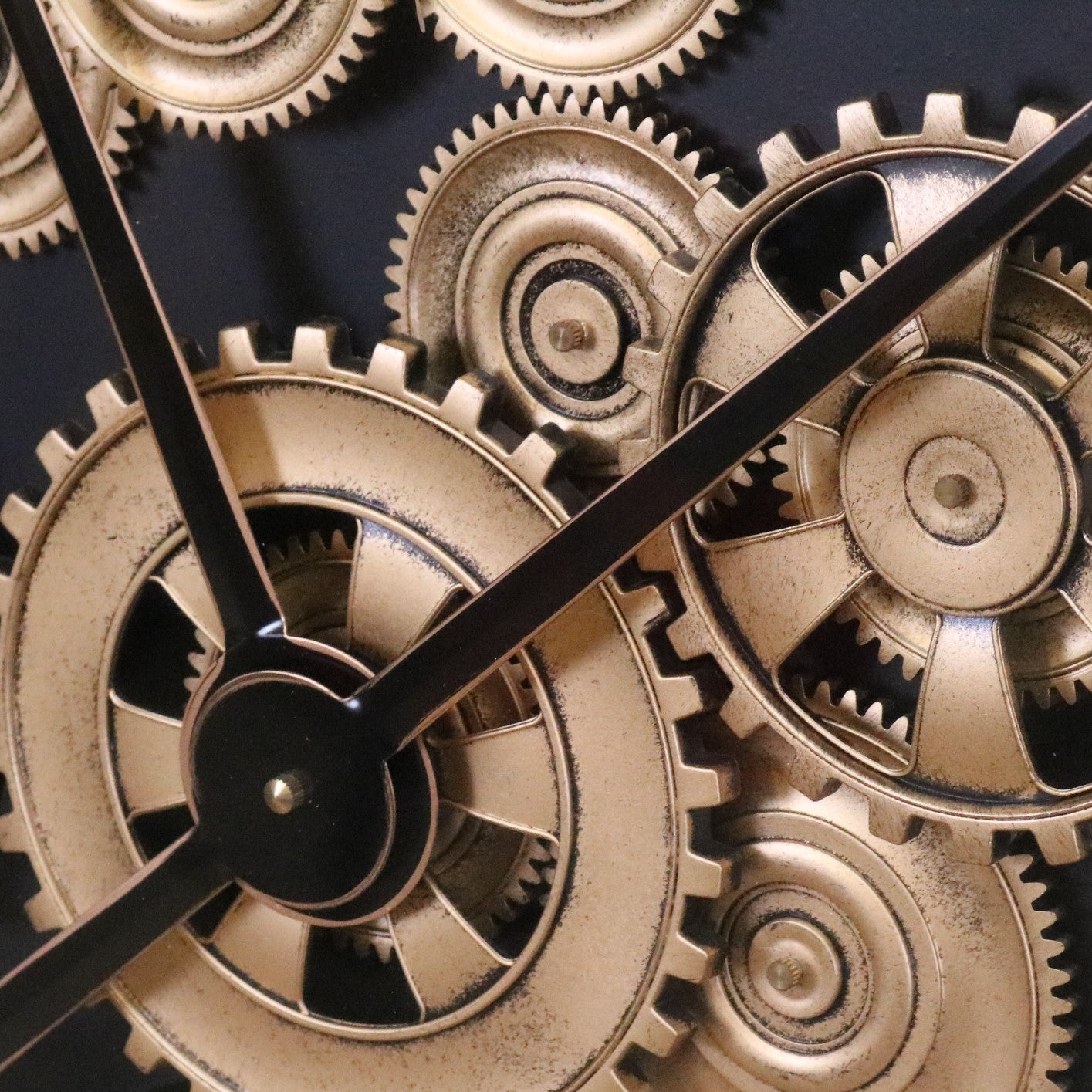 Industrial Extra Large 112cm Cog Clock Gold and Grey - Closeup of Cogs