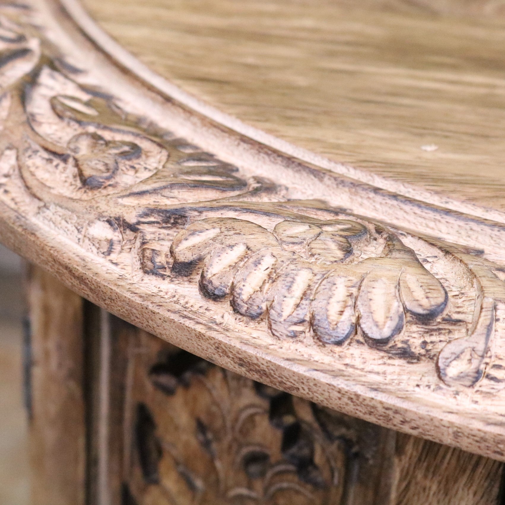 Jenari Large Mango Wood Side Table Leaf Carving - Closeup of Border Carving