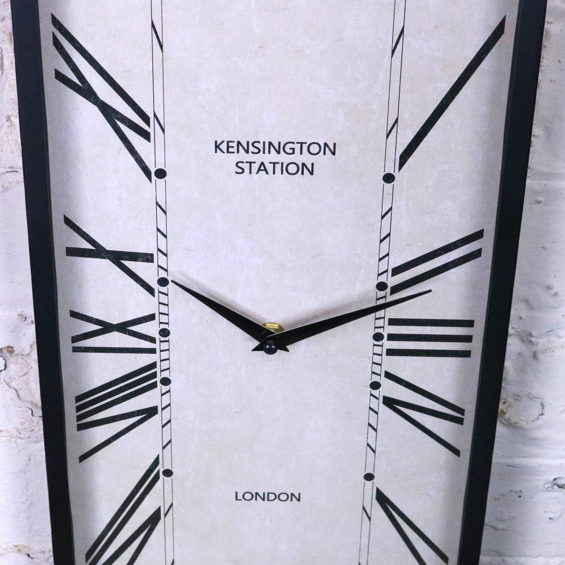 Kanira Slim Wall Clock 50cm - Closeup of Hands