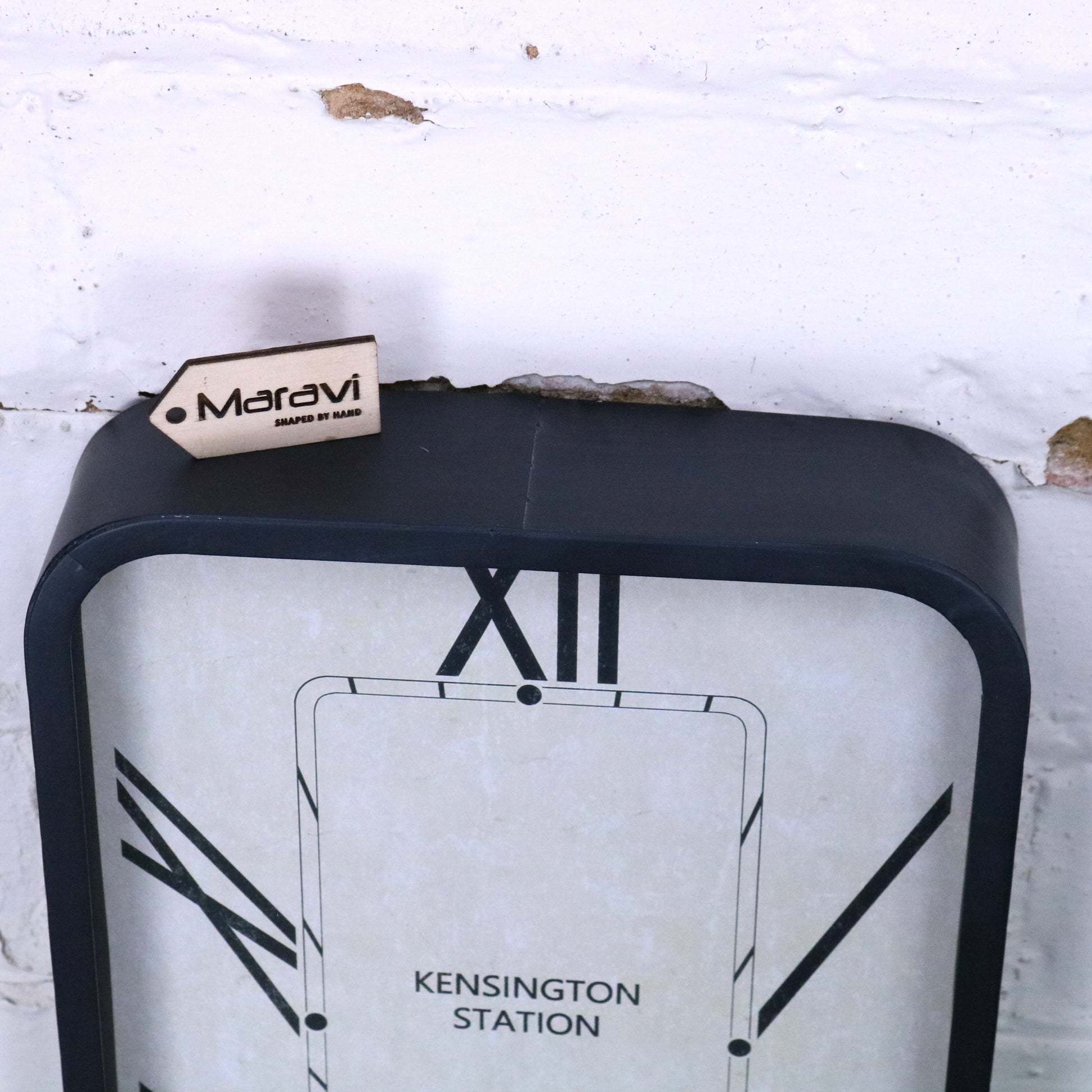 Kanira Slim Wall Clock 50cm - Closeup of Frame