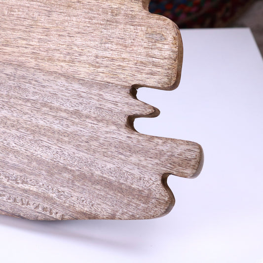 Lakora Mango Wood Serving Board 45cm - Closeup of Edge 1