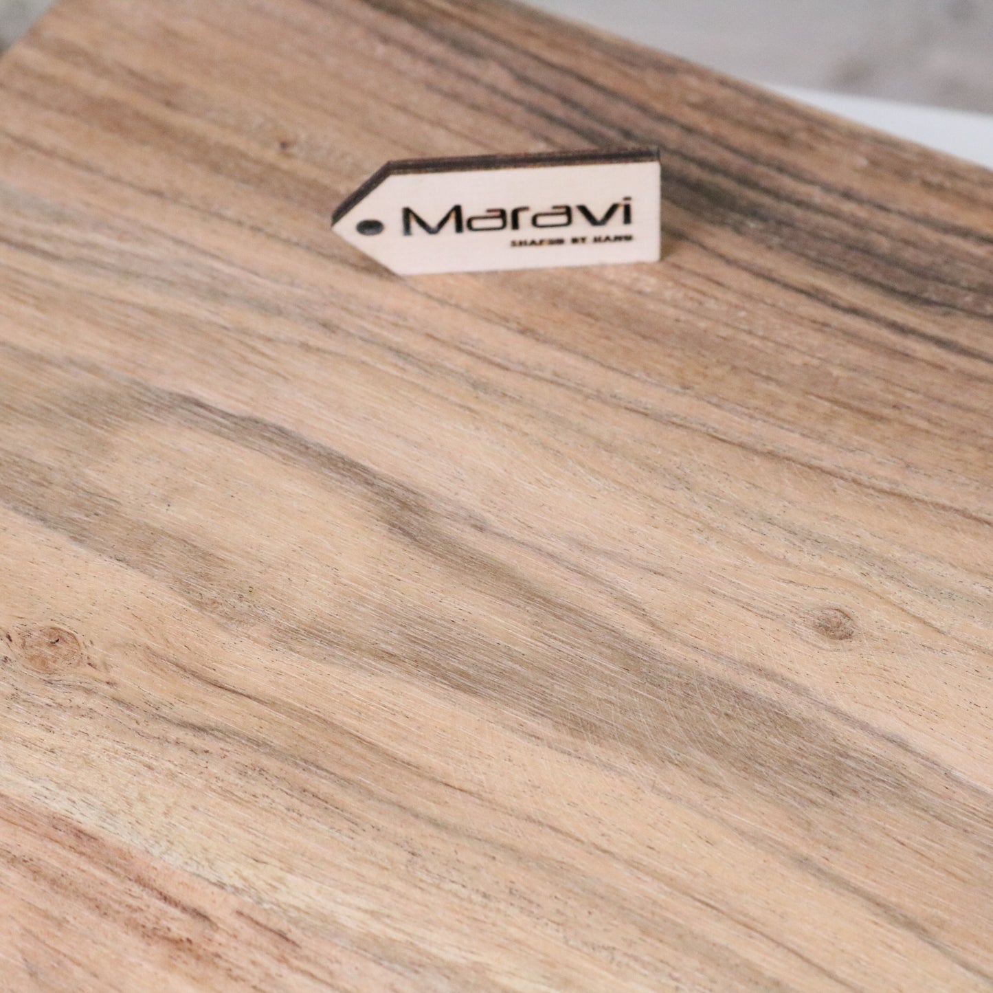 Lumira 80cm Mango Wood Large Serving Board - Closeup of Wood Grain