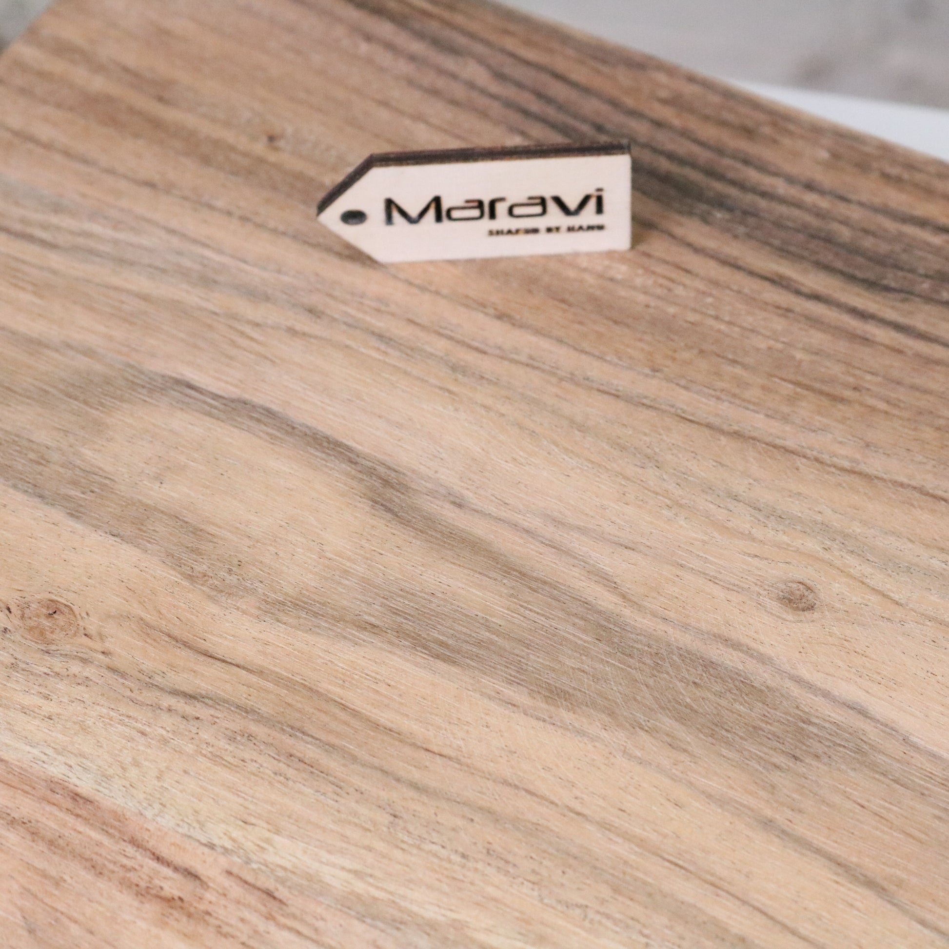 Lumira 80cm Mango Wood Large Serving Board - Closeup of Wood Grain
