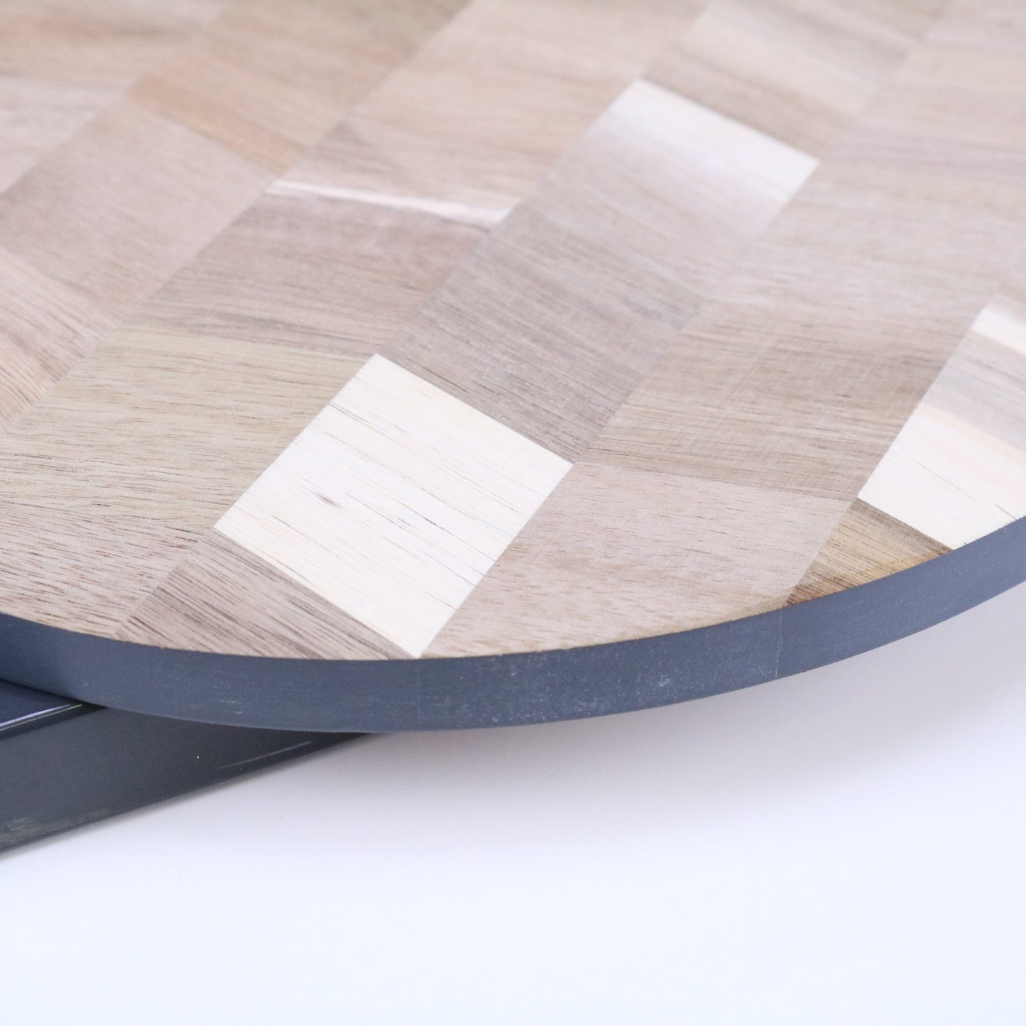 Navora Round Wooden Serving Board 40cm - Closeup of Edge