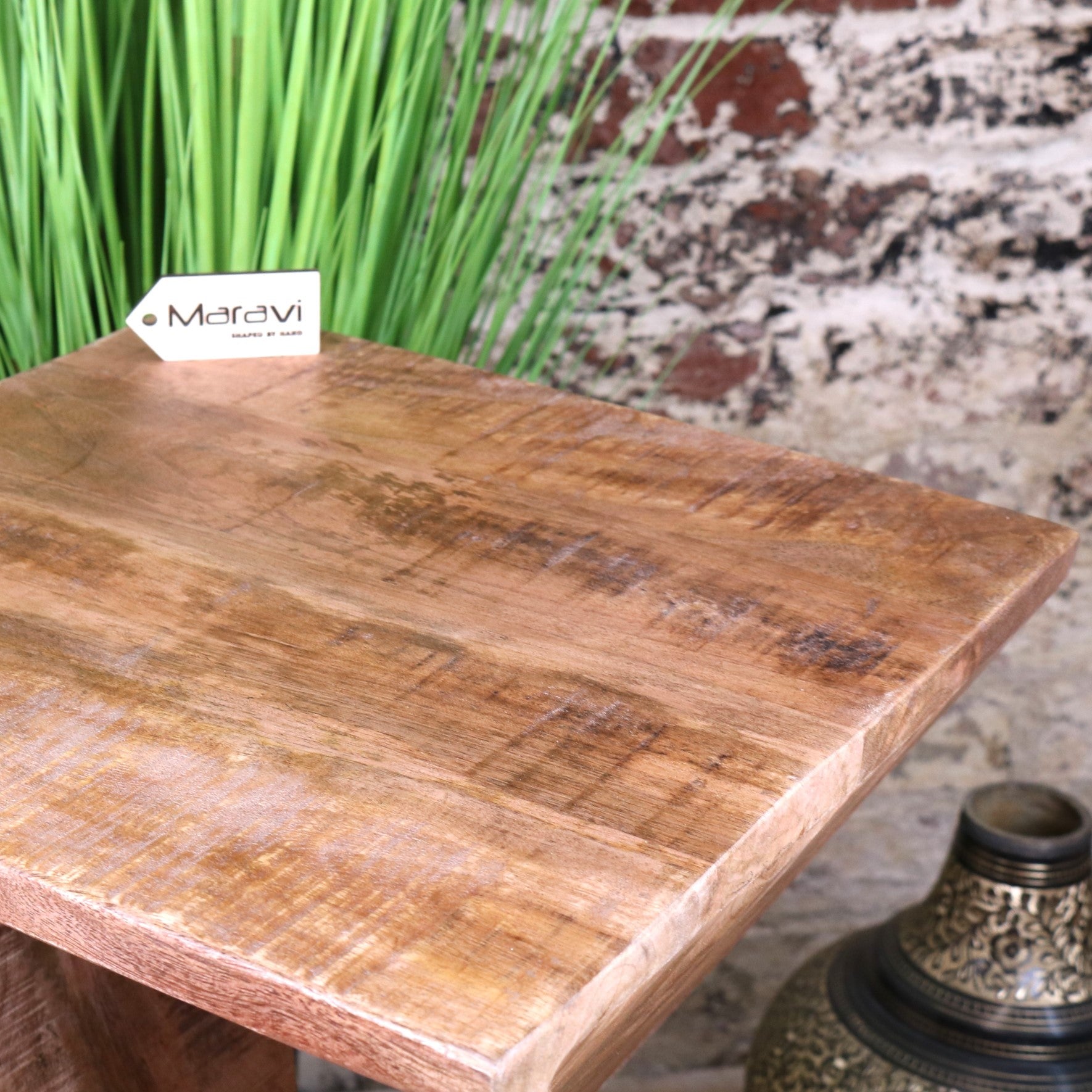 Nira Z-Shaped Side Table Mango Wood - Closeup of Woodgrain
