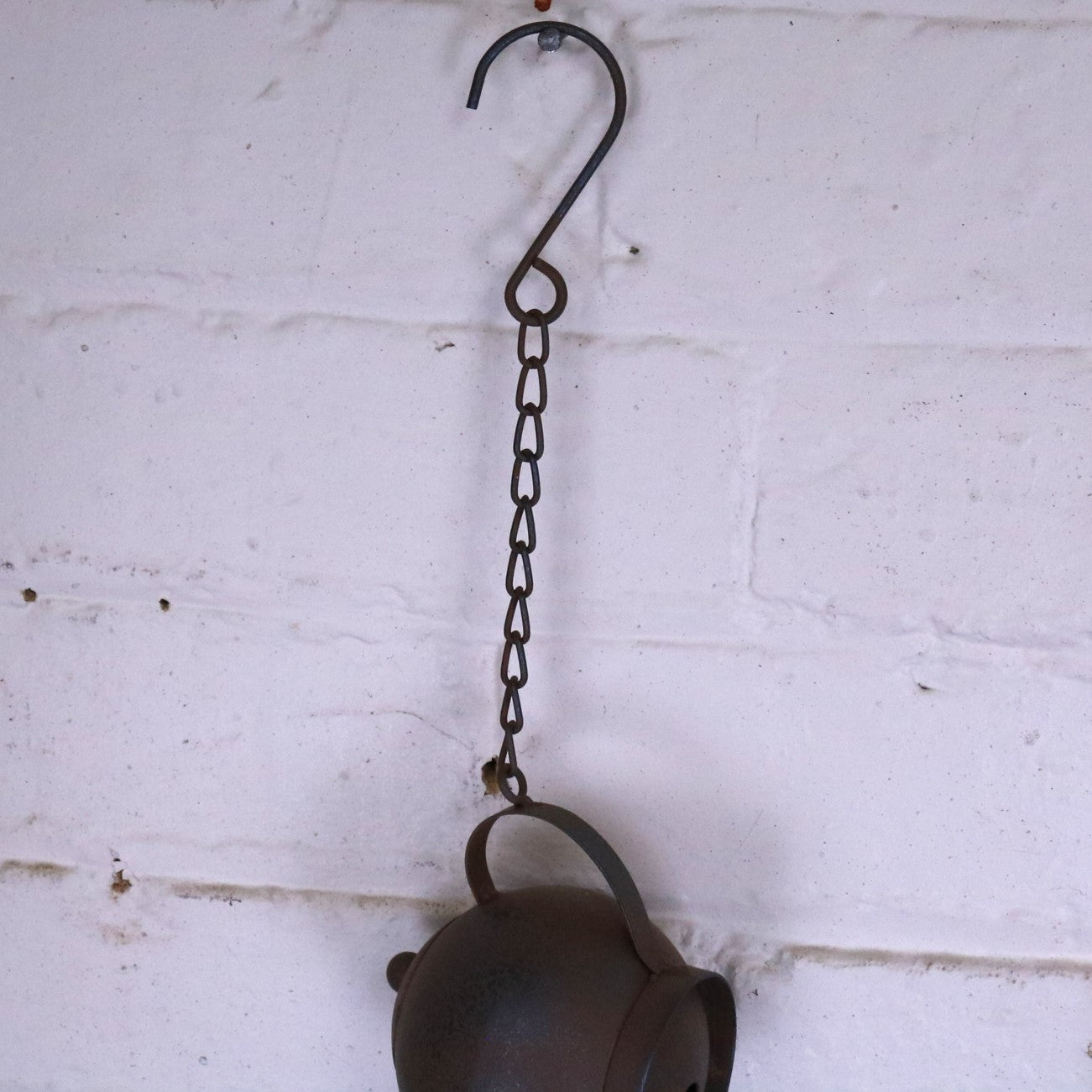 Omira Teapot and Cups Rain Chain Rustic - Closeup of Hanging Hook